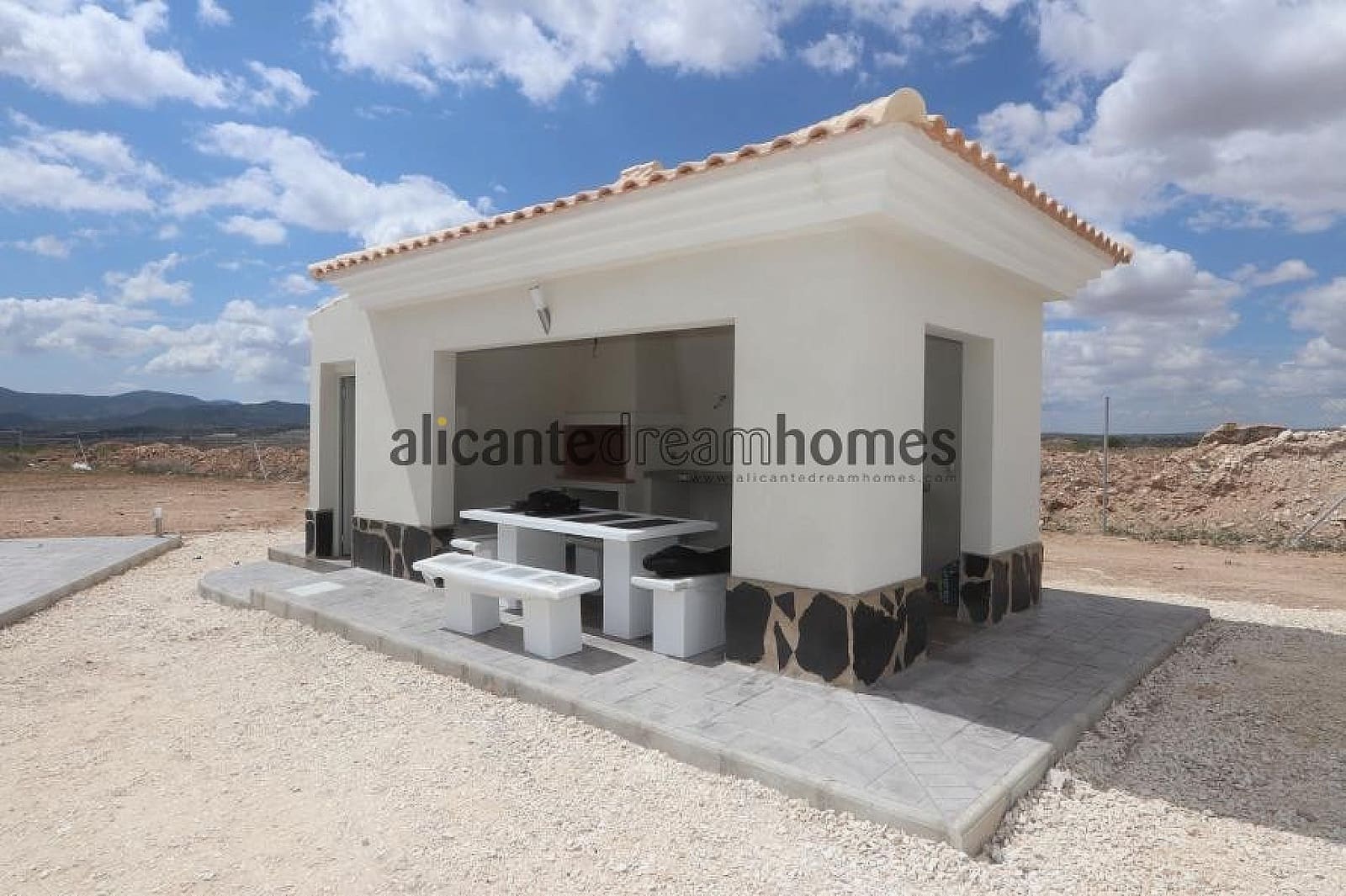 4 Zimmer Villa zu verkaufen in Pinoso mit Pool - 159.995 € (Ref: 4182886)