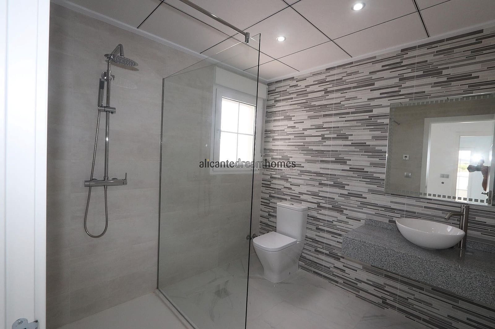 4 Zimmer Villa zu verkaufen in Pinoso mit Pool - 159.995 € (Ref: 4182886)