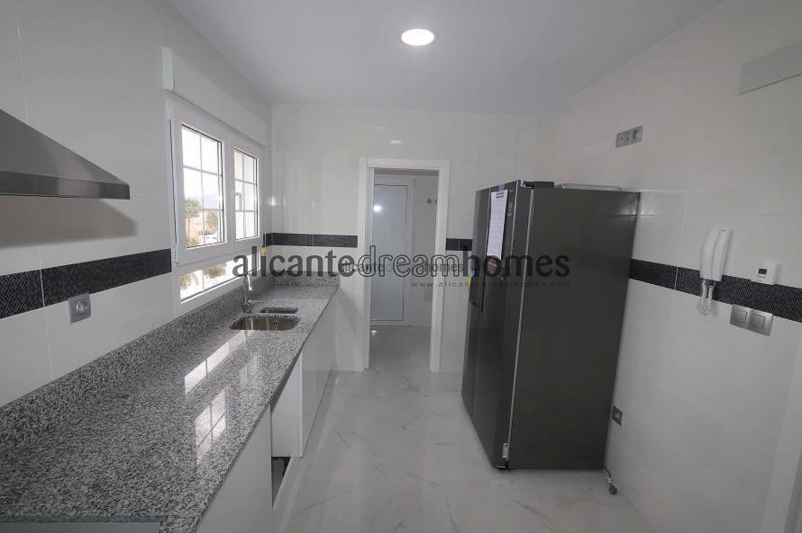 Chalet de 4 habitaciones en Pinoso en venta con piscina - 159.995 € (Ref: 4182886)