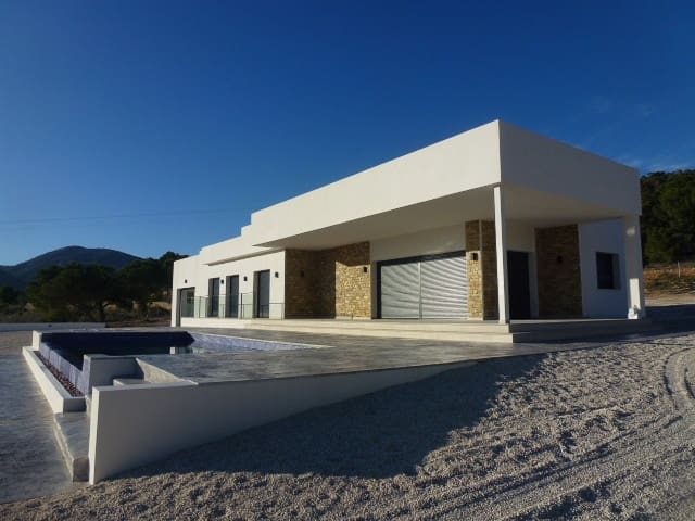 3 bedroom Villa for sale in La Romana with pool - € 399,995 (Ref: 4610842)