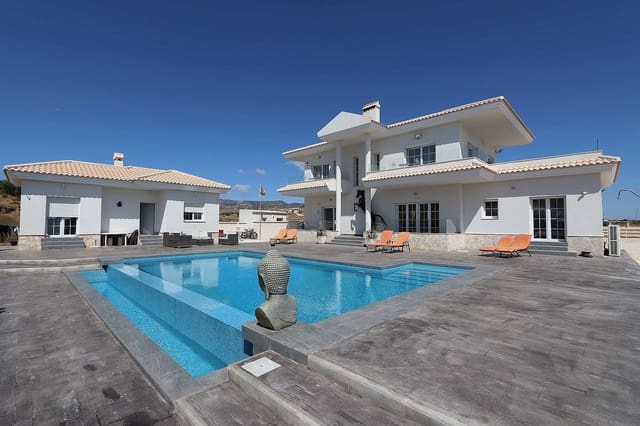 4 bedroom Villa for sale in Pinoso with pool garage - € 375,000 (Ref: 4871643)