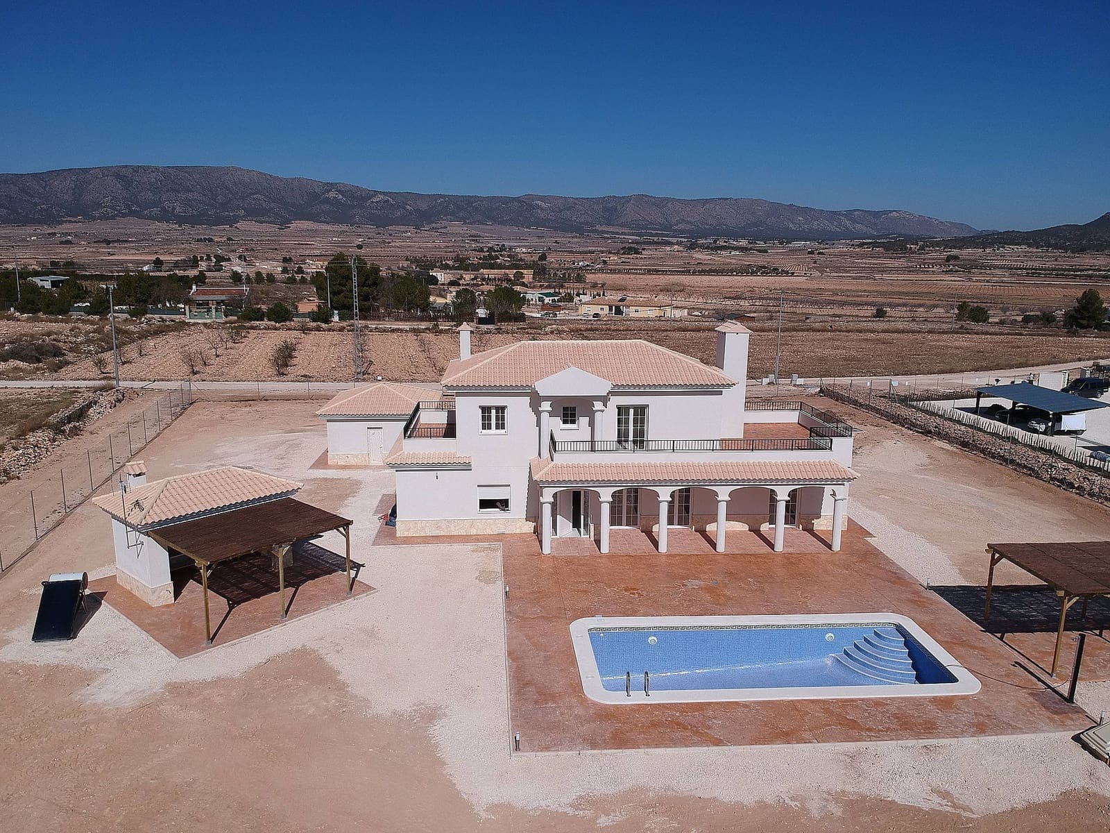 4 bedroom Villa for sale in Pinoso with pool garage - € 375,000 (Ref: 4871643)