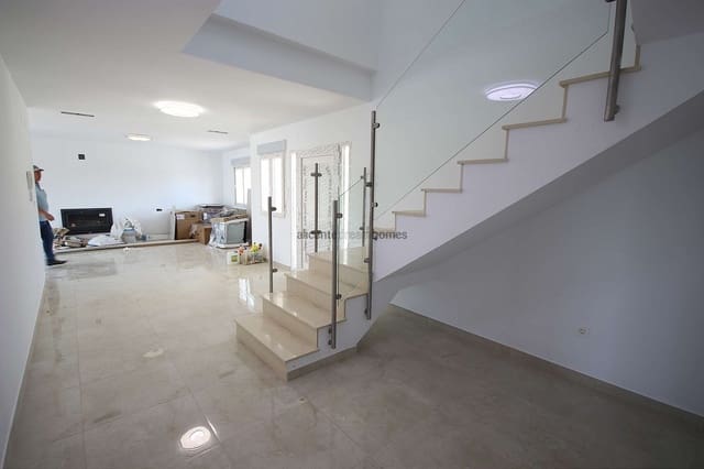 4 slaapkamer Villa te koop in Pinoso met zwembad garage - € 491.000 (Ref: 5077937)