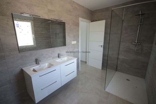 4 slaapkamer Villa te koop in Pinoso met zwembad garage - € 491.000 (Ref: 5077937)