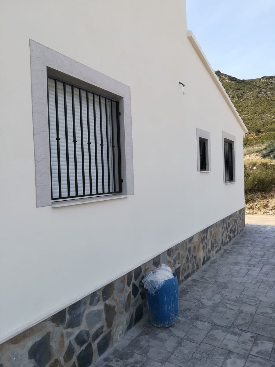 5 bedroom Villa for sale in La Romana with pool - € 405,000 (Ref: 6900838)