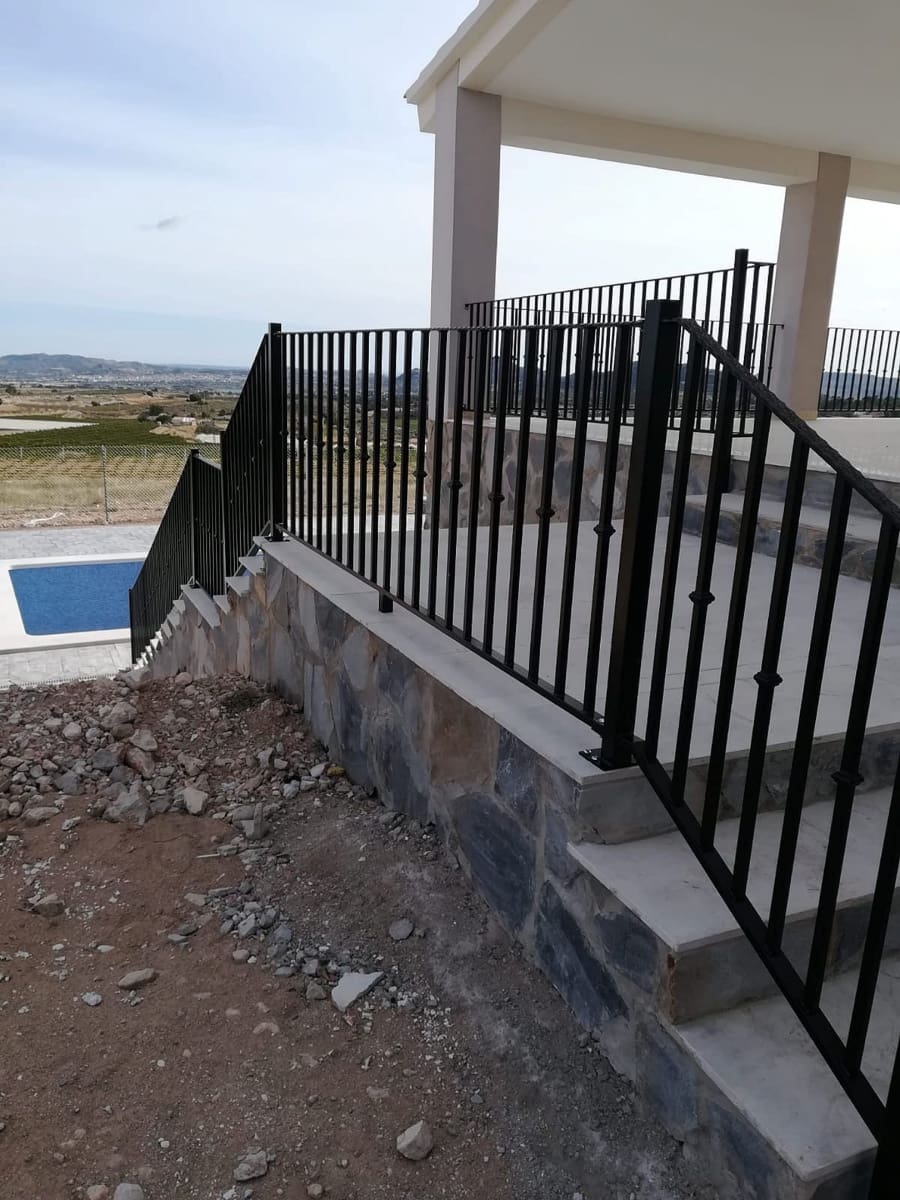 5 bedroom Villa for sale in La Romana with pool - € 405,000 (Ref: 6900838)