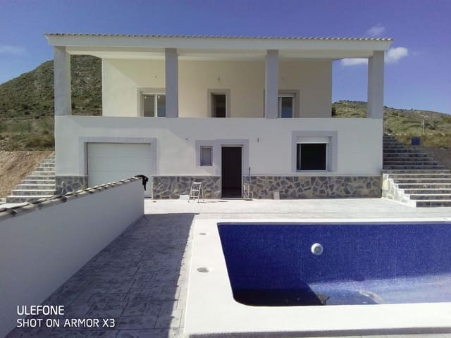 5 bedroom Villa for sale in La Romana with pool - € 405,000 (Ref: 6900838)
