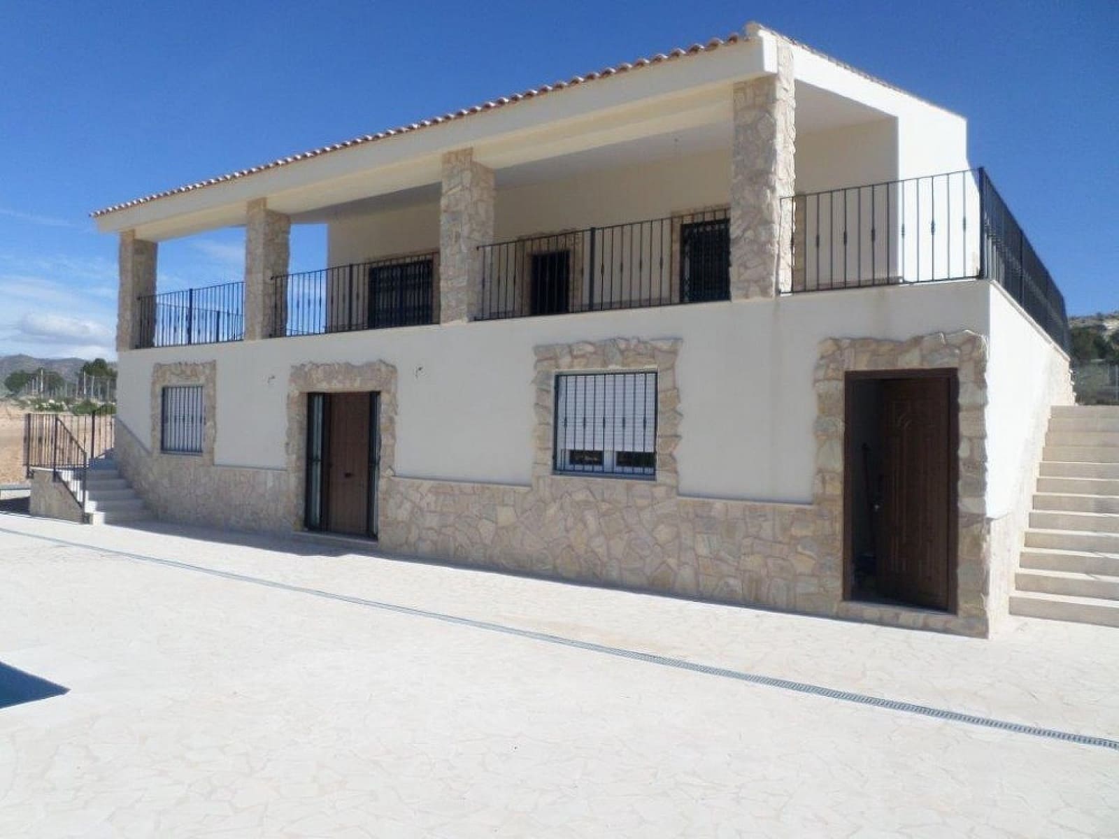 5 bedroom Villa for sale in La Romana with pool - € 405,000 (Ref: 6900838)