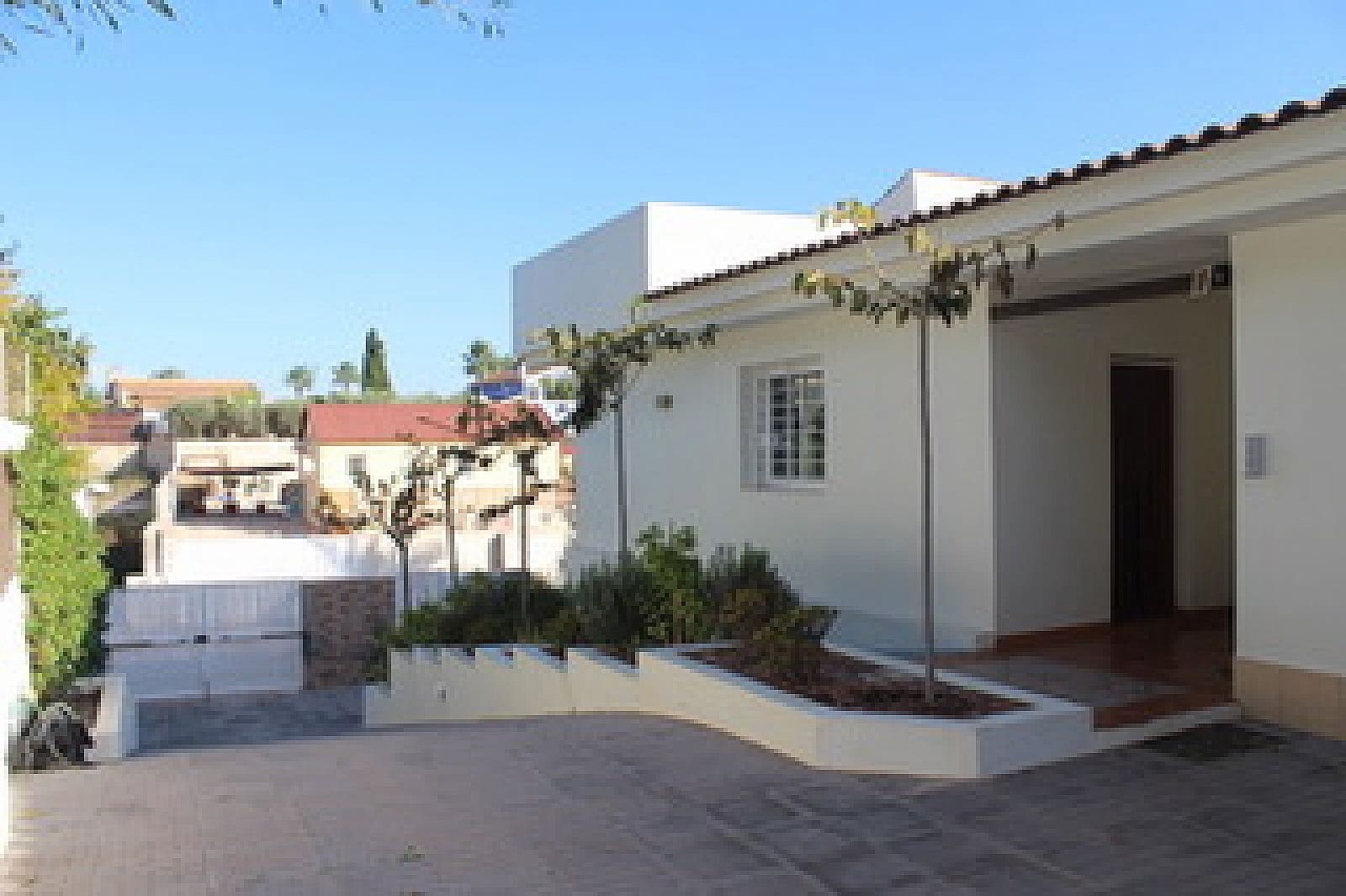 4 soveværelse Villa til salg i Fortuna med swimmingpool garage - € 340.000 (Ref: 7229580)