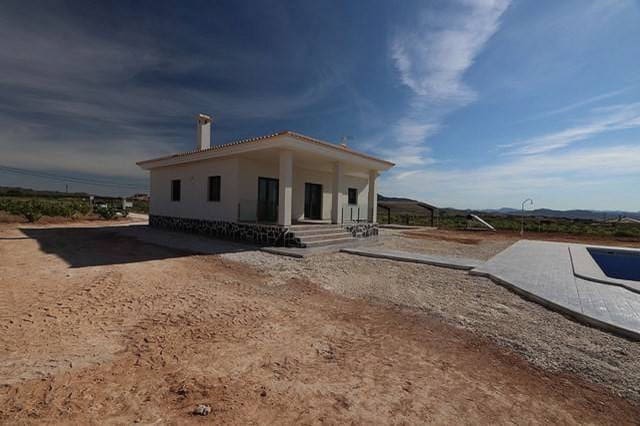 3 bedroom Villa for sale in Pinoso with pool garage - € 332,000 (Ref: 7578067)