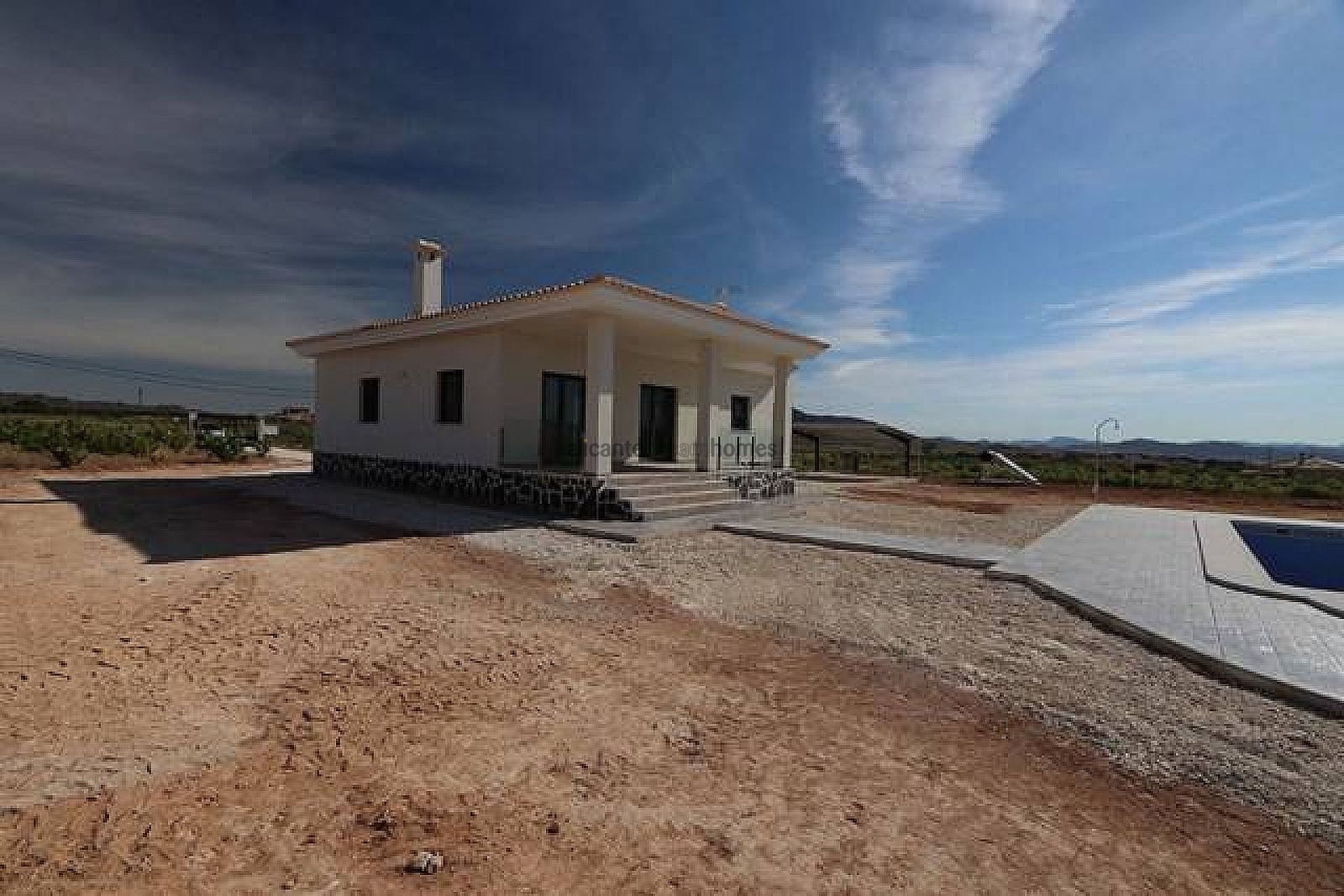 3 Zimmer Villa zu verkaufen in Pinoso mit Pool Garage - 332.000 € (Ref: 7578067)