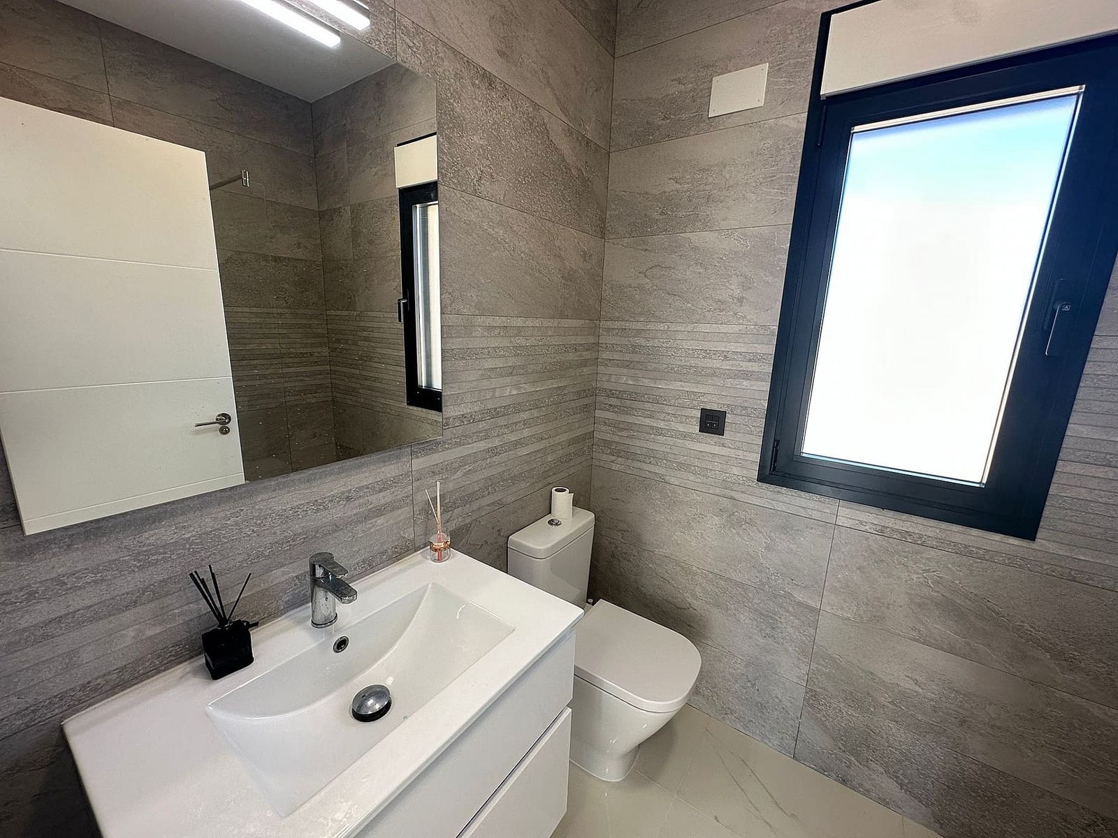 4 bedroom Villa for sale in Pinoso with pool garage - € 436,000 (Ref: 7744994)