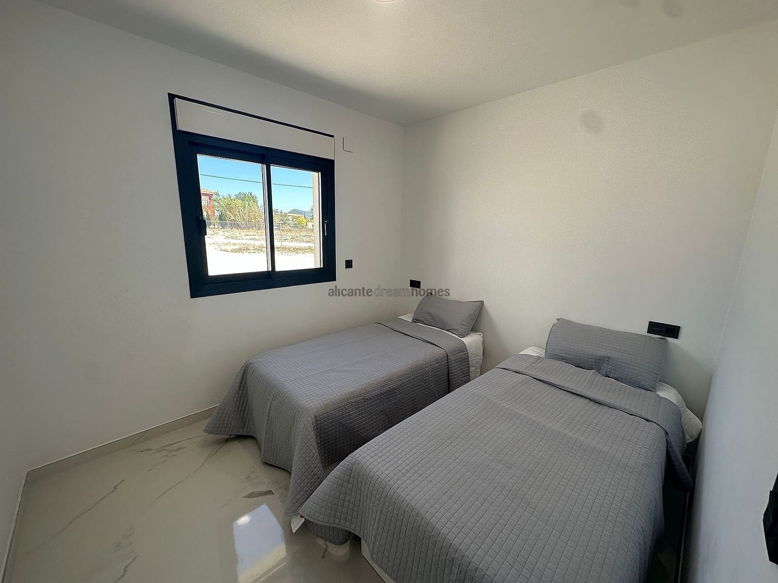 4 quarto Moradia para venda em Pinoso com piscina garagem - 436 000 € (Ref: 7744994)