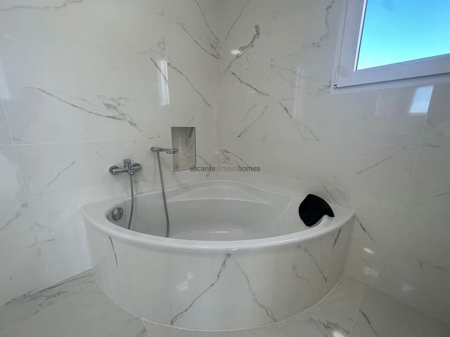 4 sypialnia Willa na sprzedaż w Pinoso z basenem garażem - 423 000 € (Ref: 7744995)