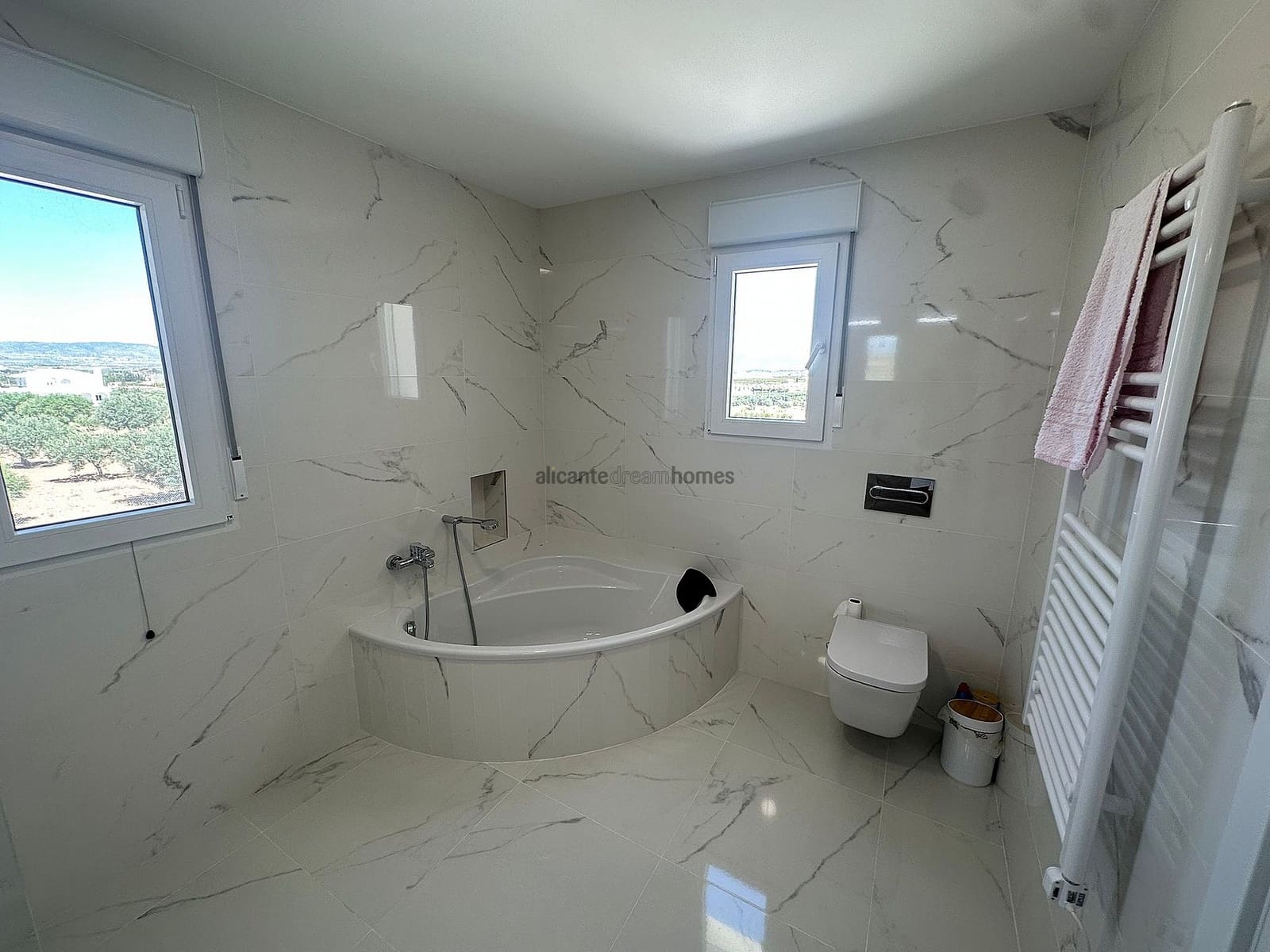 4 bedroom Villa for sale in Pinoso with pool garage - € 423,000 (Ref: 7744995)