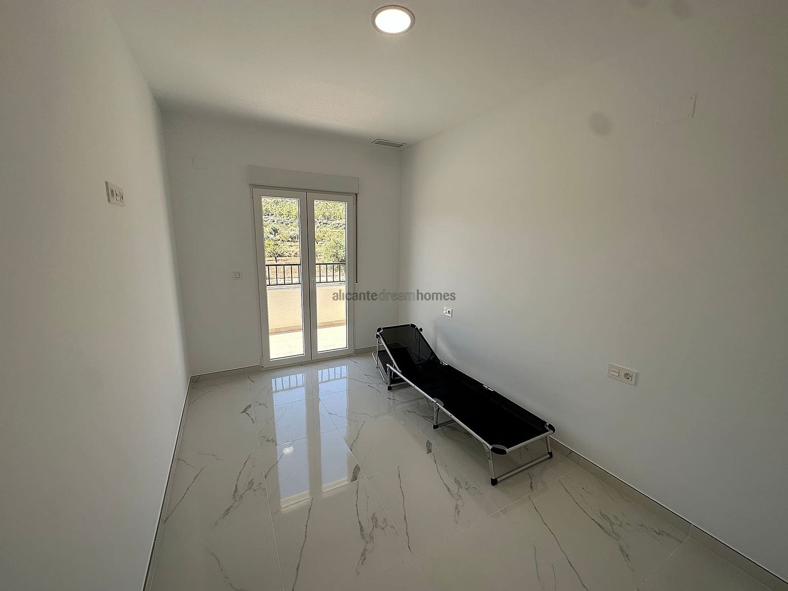 4 bedroom Villa for sale in Pinoso with pool garage - € 423,000 (Ref: 7744995)