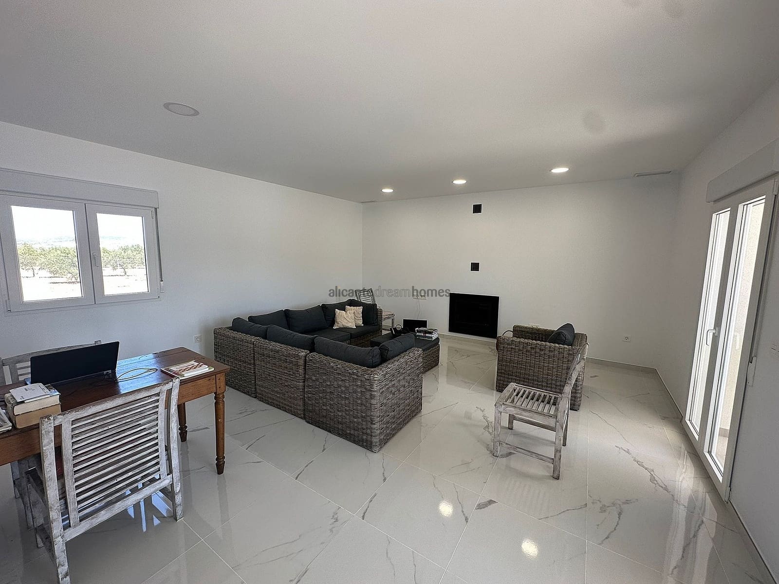 4 bedroom Villa for sale in Pinoso with pool garage - € 423,000 (Ref: 7744995)