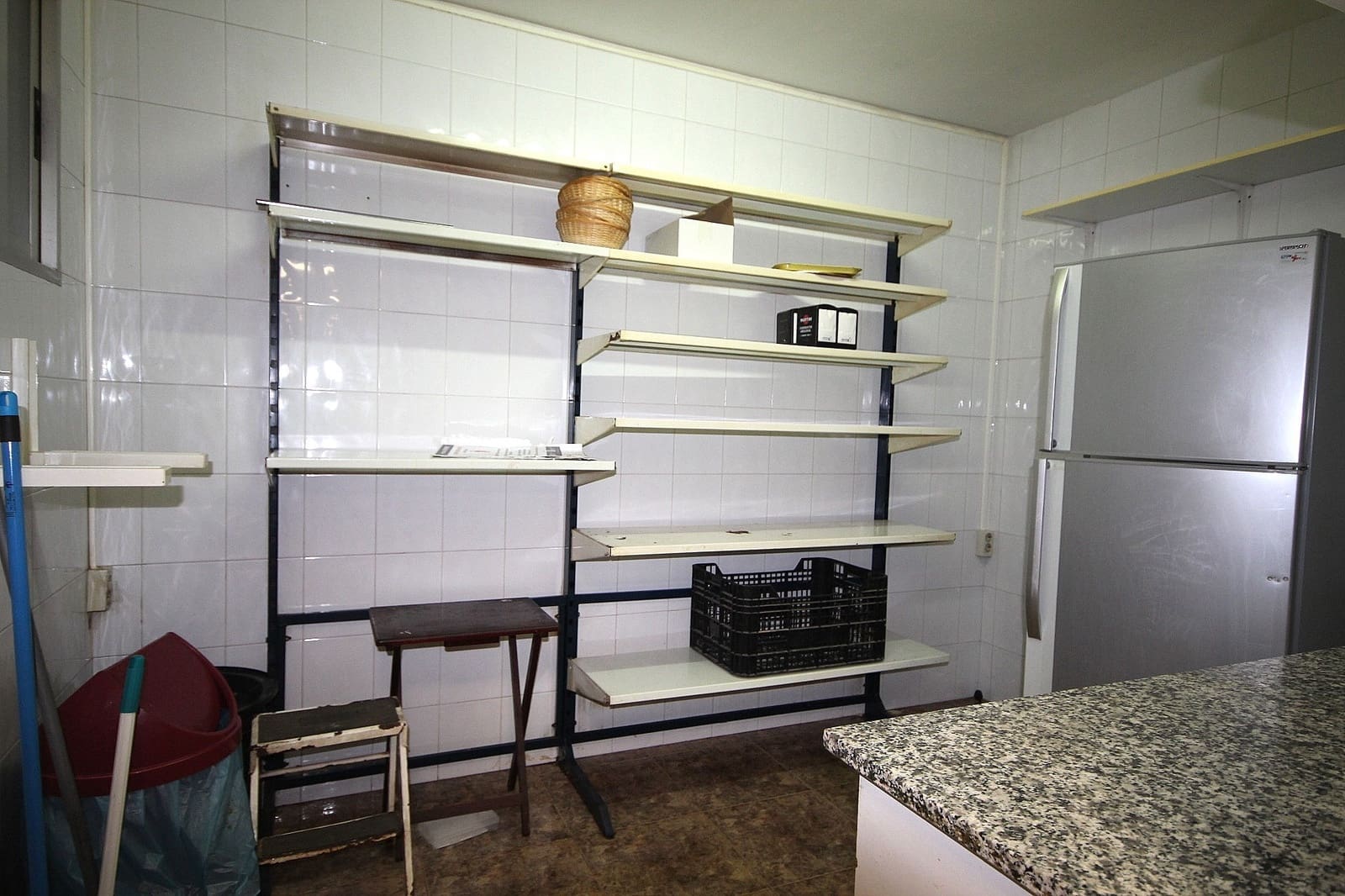 Erhverv til salg i Onil - € 99.995 (Ref: 7863054)