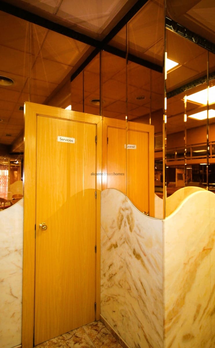 Commerciale in vendita in Onil - 99.995 € (Rif: 7863054)