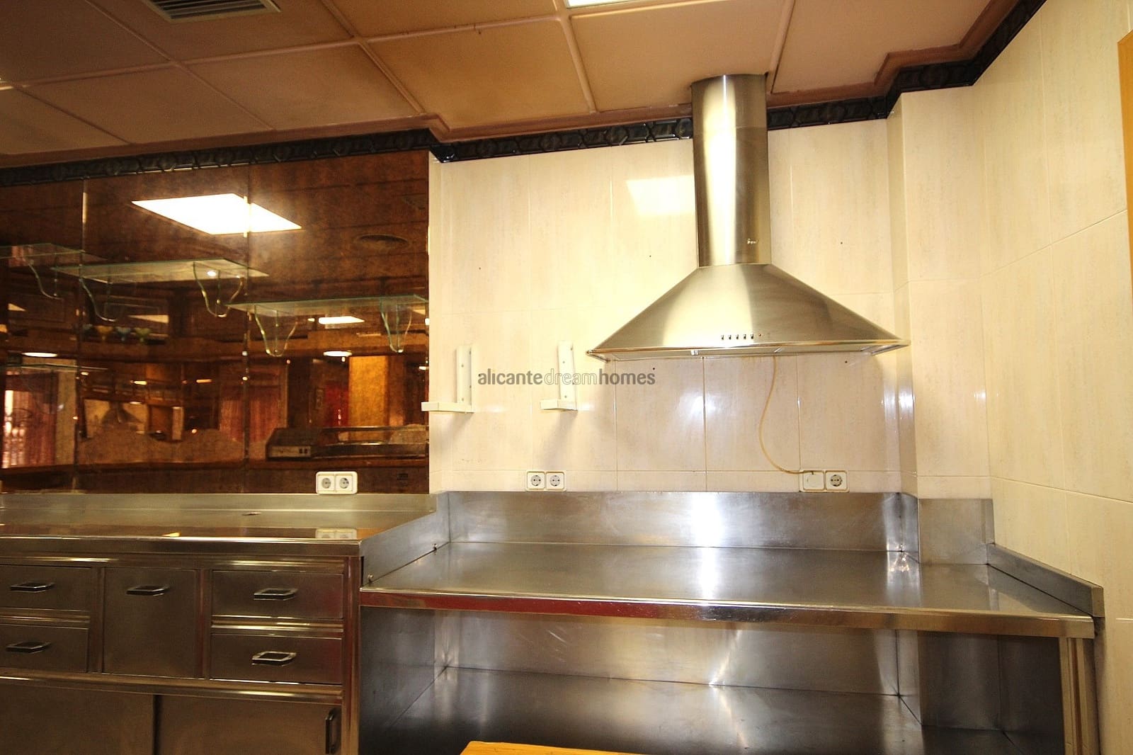 Commerciale in vendita in Onil - 99.995 € (Rif: 7863054)