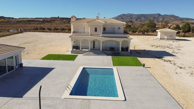4 Zimmer Villa zu verkaufen in Pinoso mit Pool - 342.000 € (Ref: 7904378)