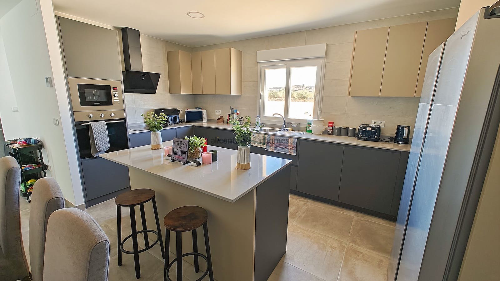 4 bedroom Villa for sale in Pinoso with pool - € 342,000 (Ref: 7904378)