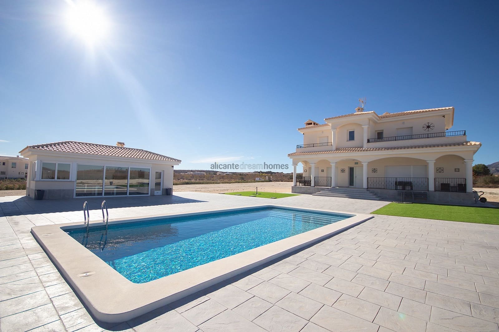 4 bedroom Villa for sale in Pinoso with pool - € 342,000 (Ref: 7904378)