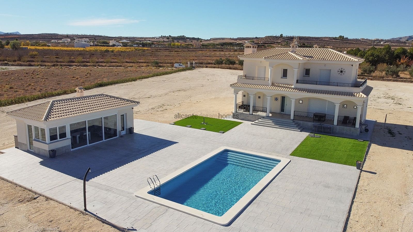 4 bedroom Villa for sale in Pinoso with pool - € 342,000 (Ref: 7904378)