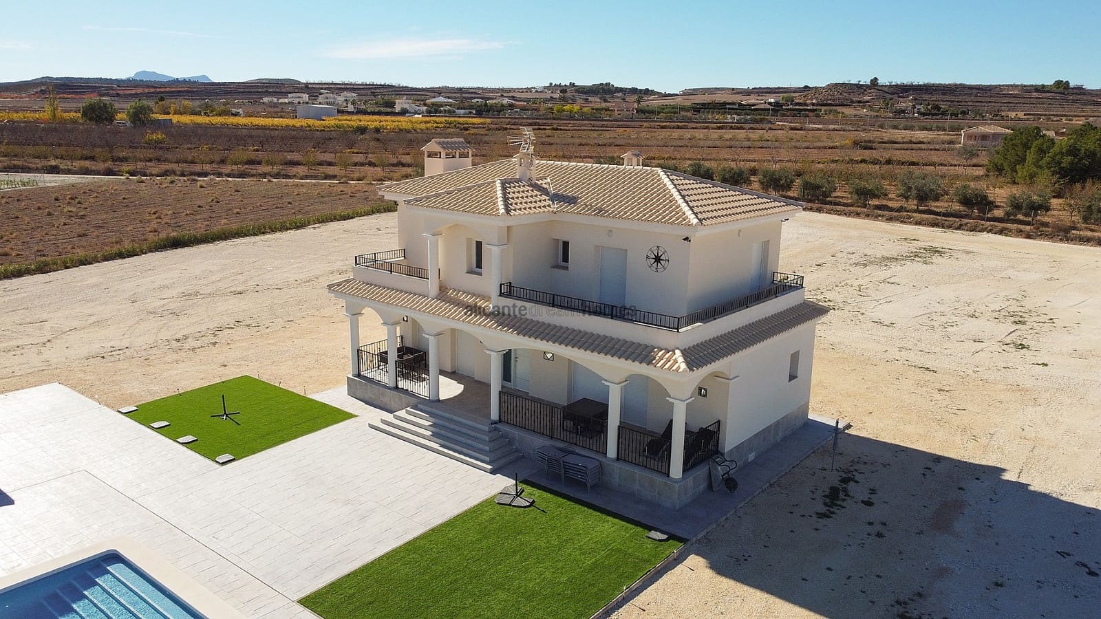4 bedroom Villa for sale in Pinoso with pool - € 342,000 (Ref: 7904378)