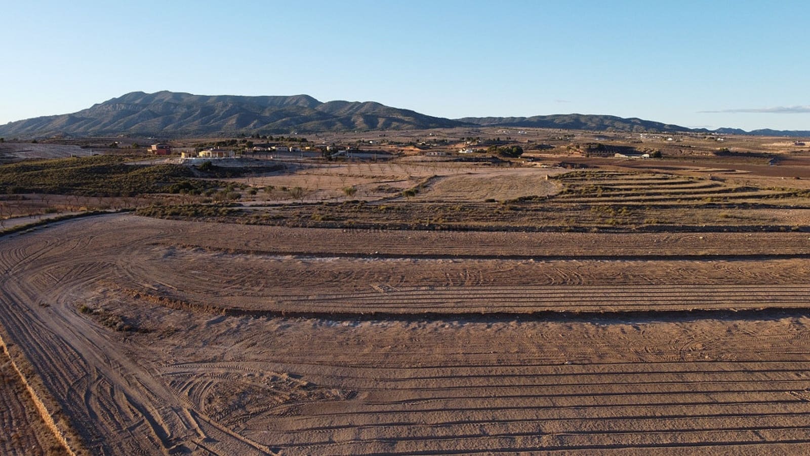 Grunde uden byggetilladelser til salg i Pinoso - € 40.000 (Ref: 7935568)