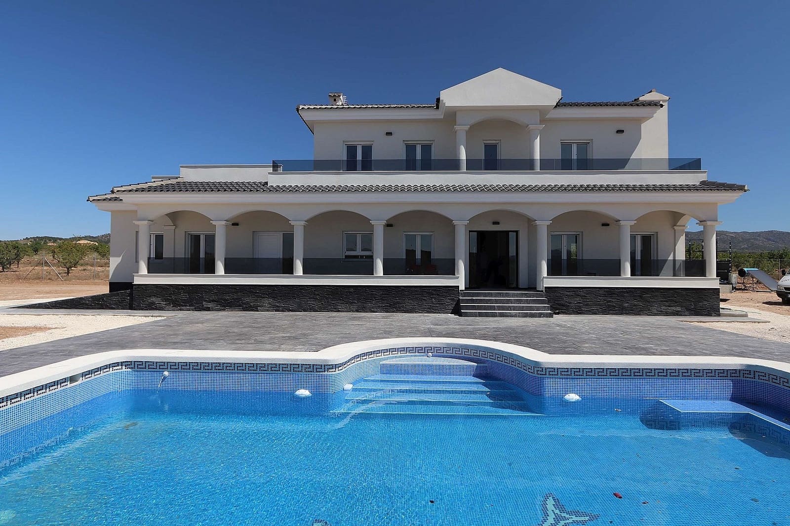 6 bedroom Villa for sale in Pinoso with garage - € 547,000 (Ref: 8046058)