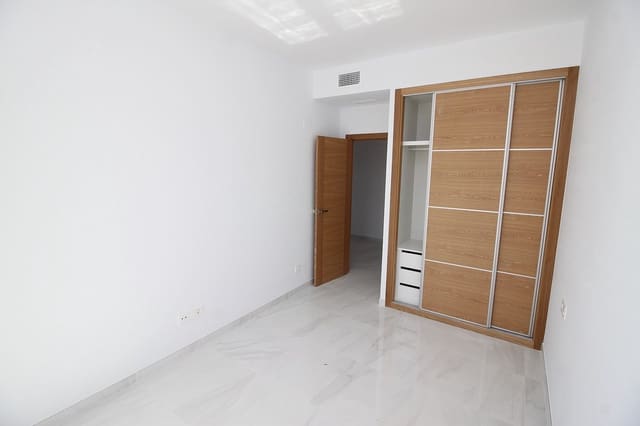 4 bedroom Villa for sale in Pinoso with pool garage - € 449,000 (Ref: 8046059)