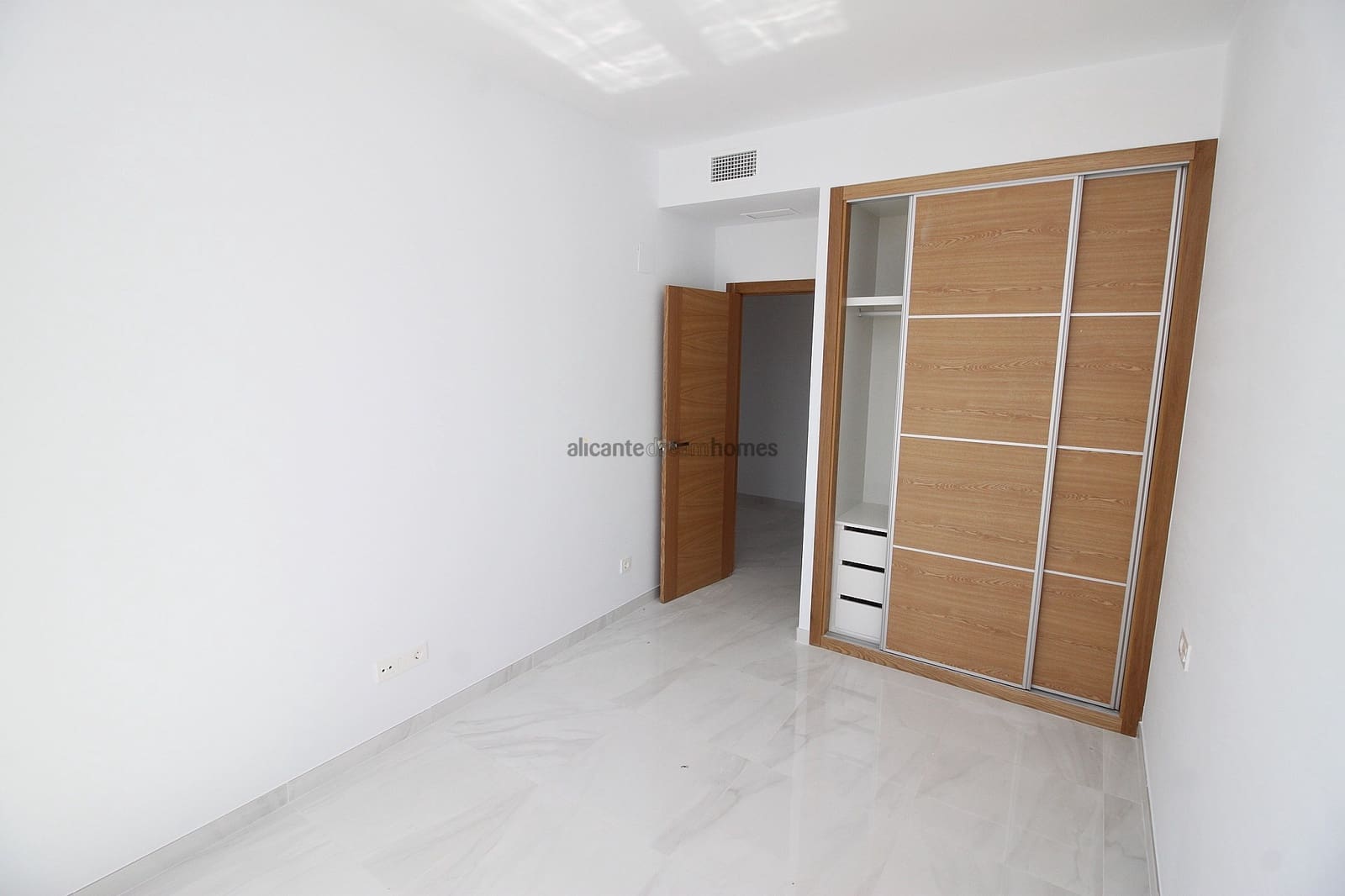 4 bedroom Villa for sale in Pinoso with pool garage - € 449,000 (Ref: 8046059)