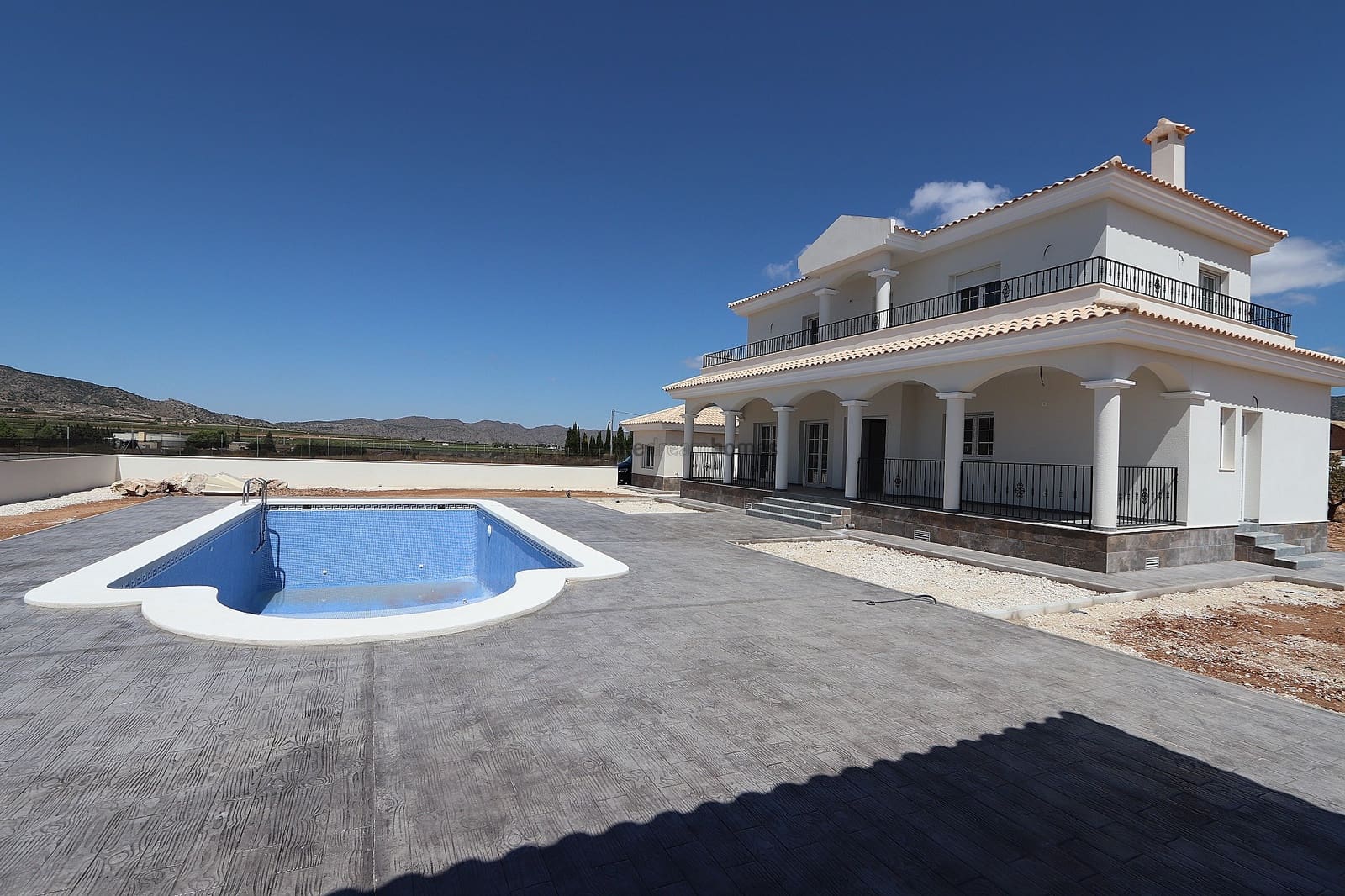 4 bedroom Villa for sale in Pinoso with pool garage - € 449,000 (Ref: 8046059)