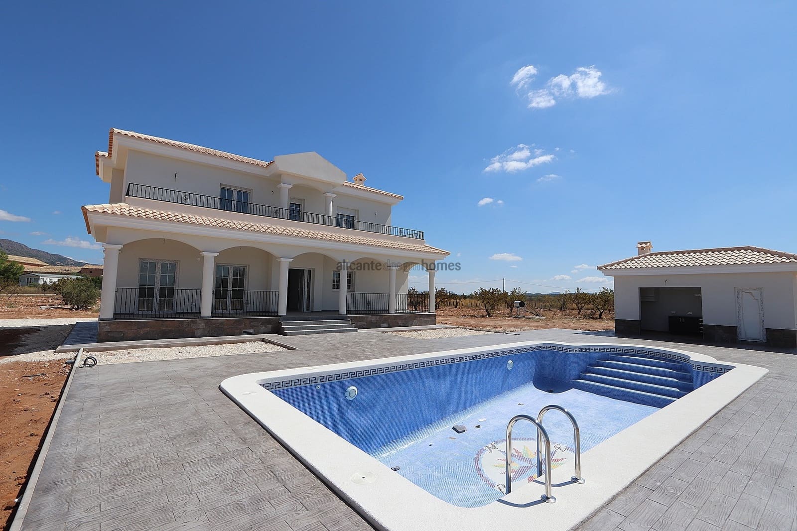 4 bedroom Villa for sale in Pinoso with pool garage - € 449,000 (Ref: 8046059)