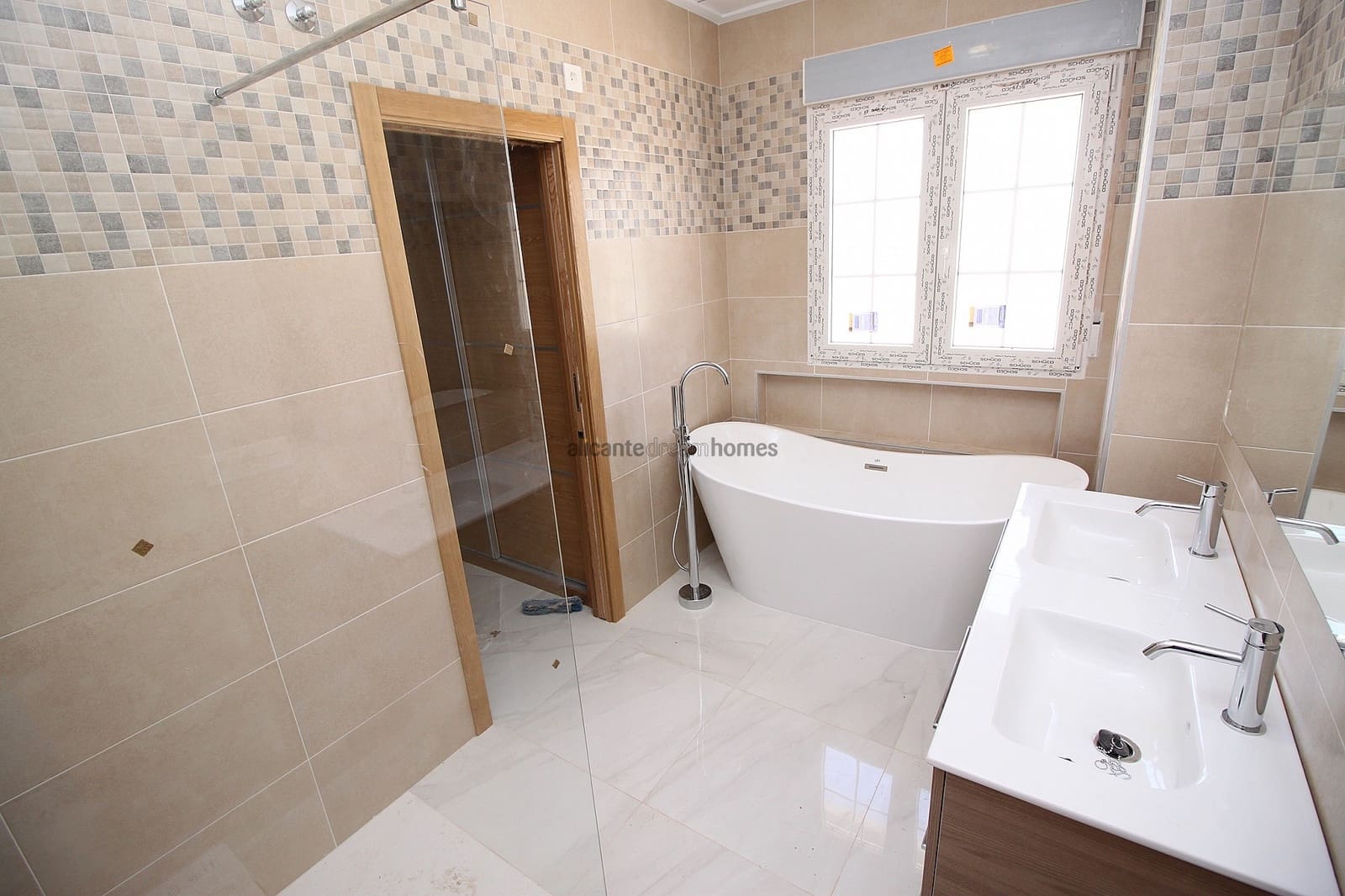 4 bedroom Villa for sale in Pinoso with pool garage - € 449,000 (Ref: 8046059)