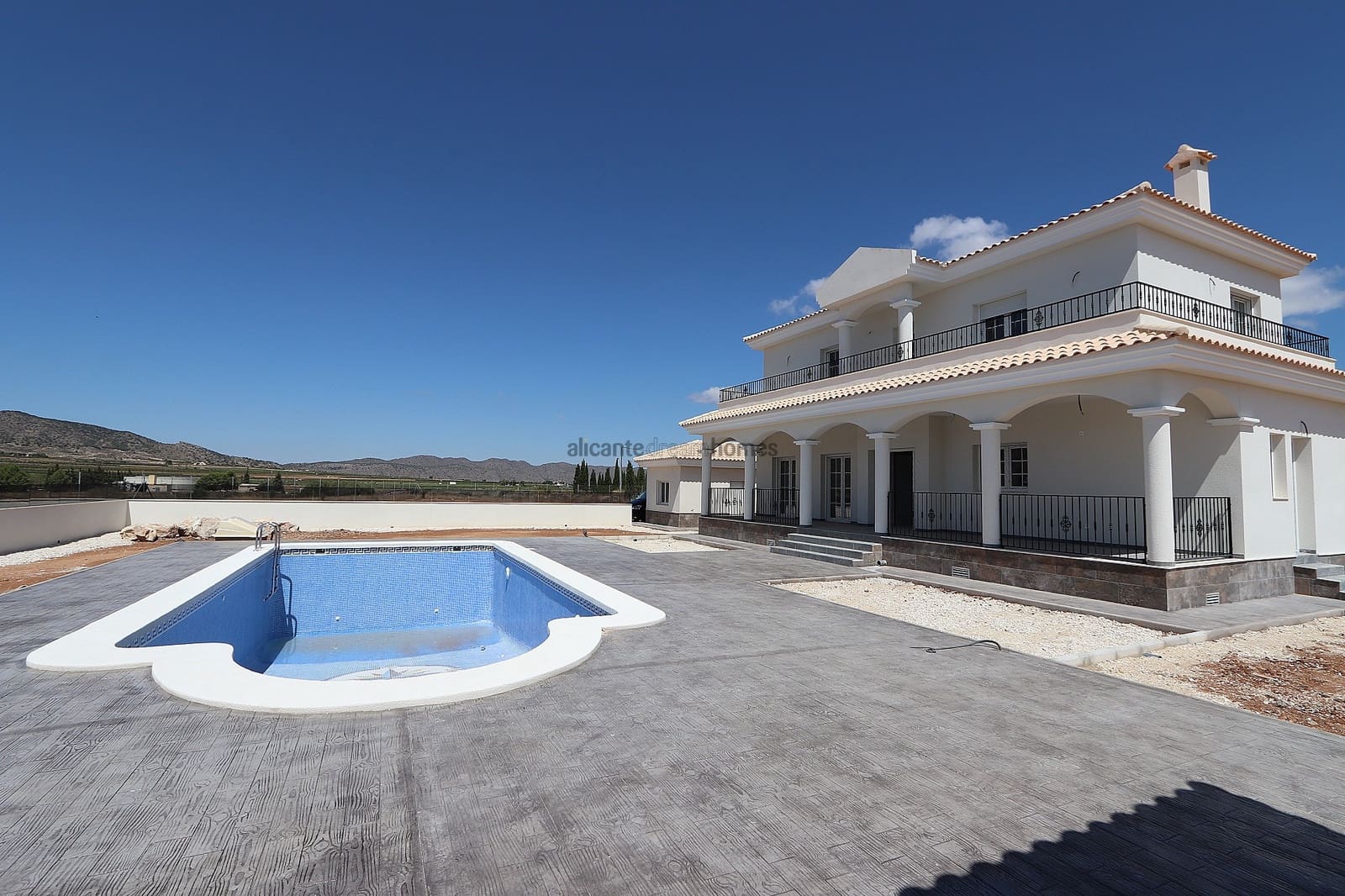 4 bedroom Villa for sale in Pinoso with pool garage - € 449,000 (Ref: 8046059)