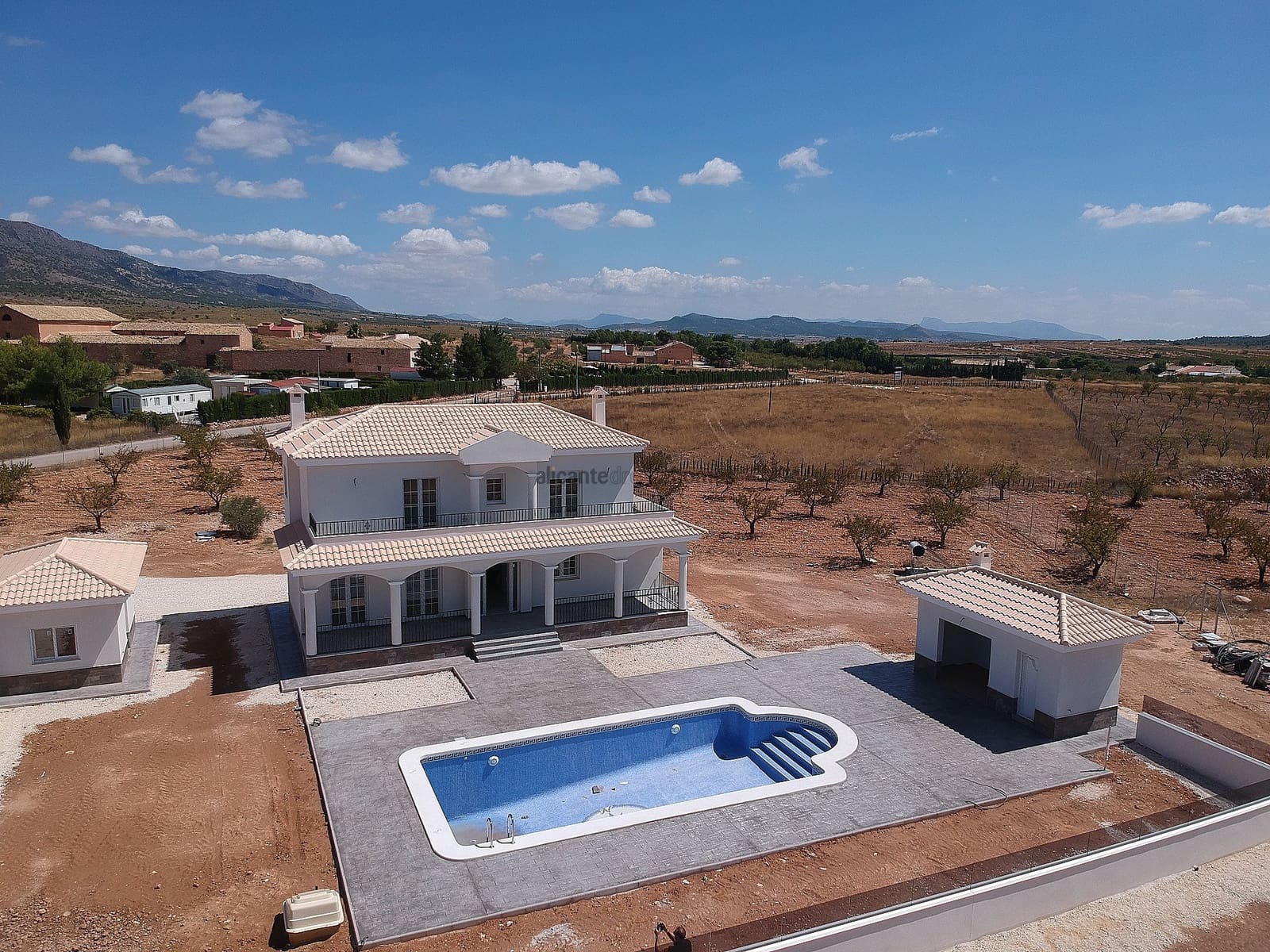 4 bedroom Villa for sale in Pinoso with pool garage - € 449,000 (Ref: 8046059)
