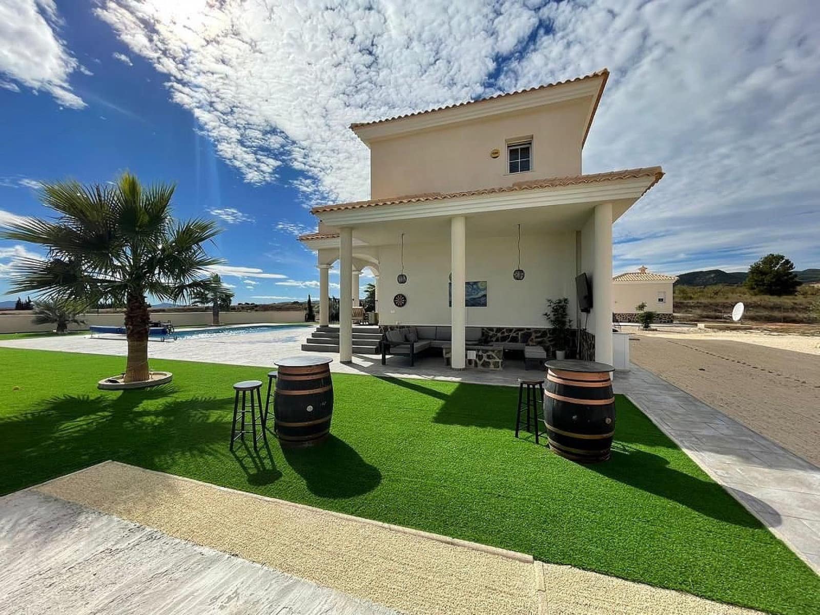 4 bedroom Villa for sale in Pinoso with pool garage - € 611,000 (Ref: 8046060)