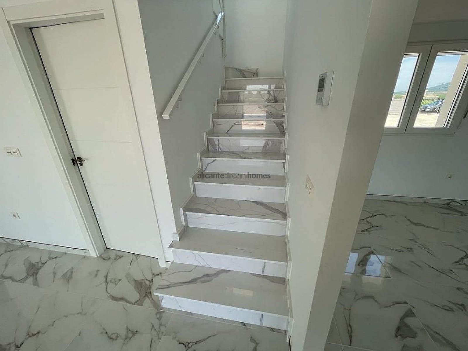 4 makuuhuone Huvila myytävänä paikassa Pinoso mukana uima-altaan 
autotalli - 611 000 € (Ref: 8046060)