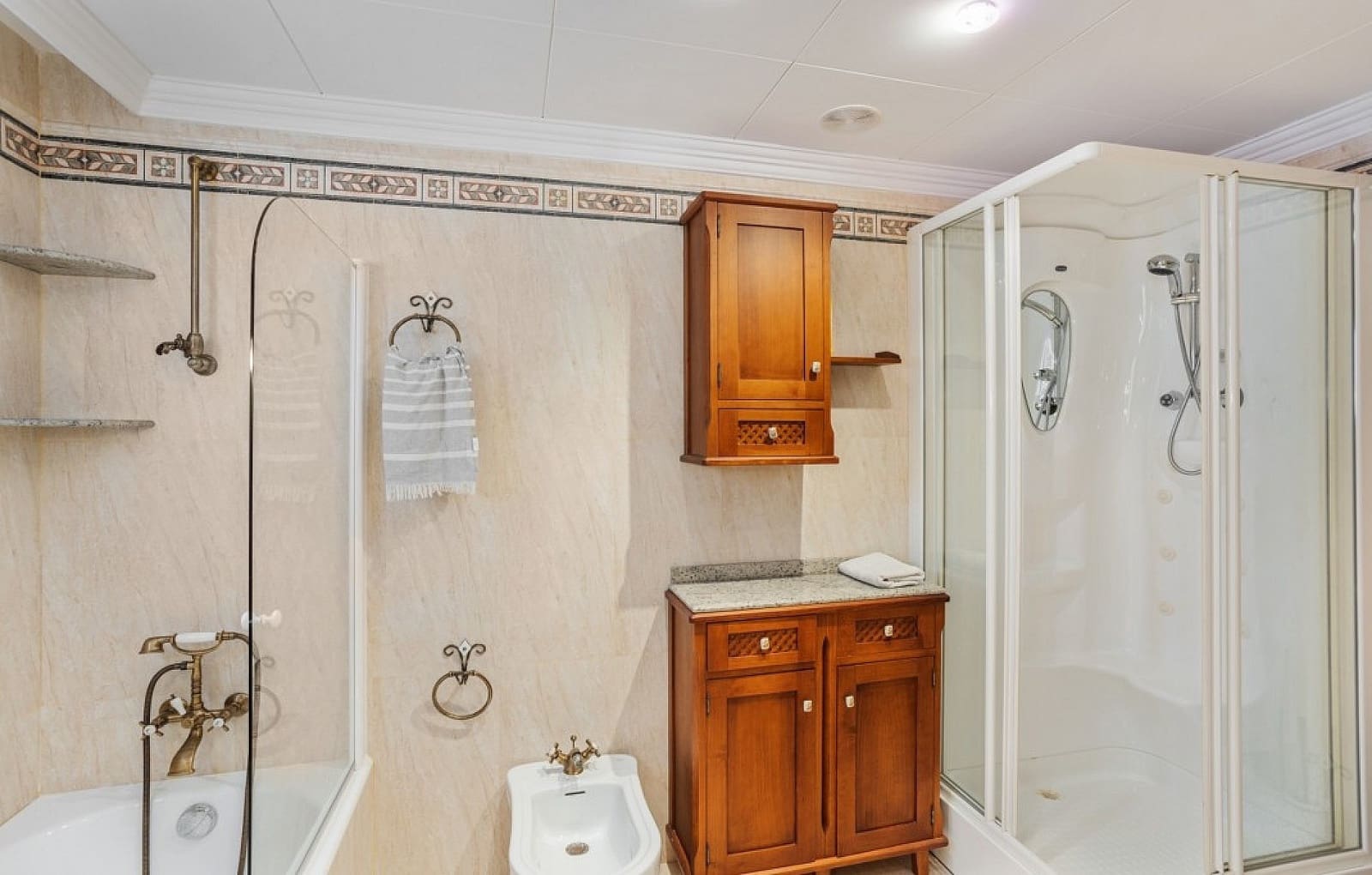 5 bedroom Villa for sale in Torrevieja with pool garage - € 995,000 (Ref: 8047722)