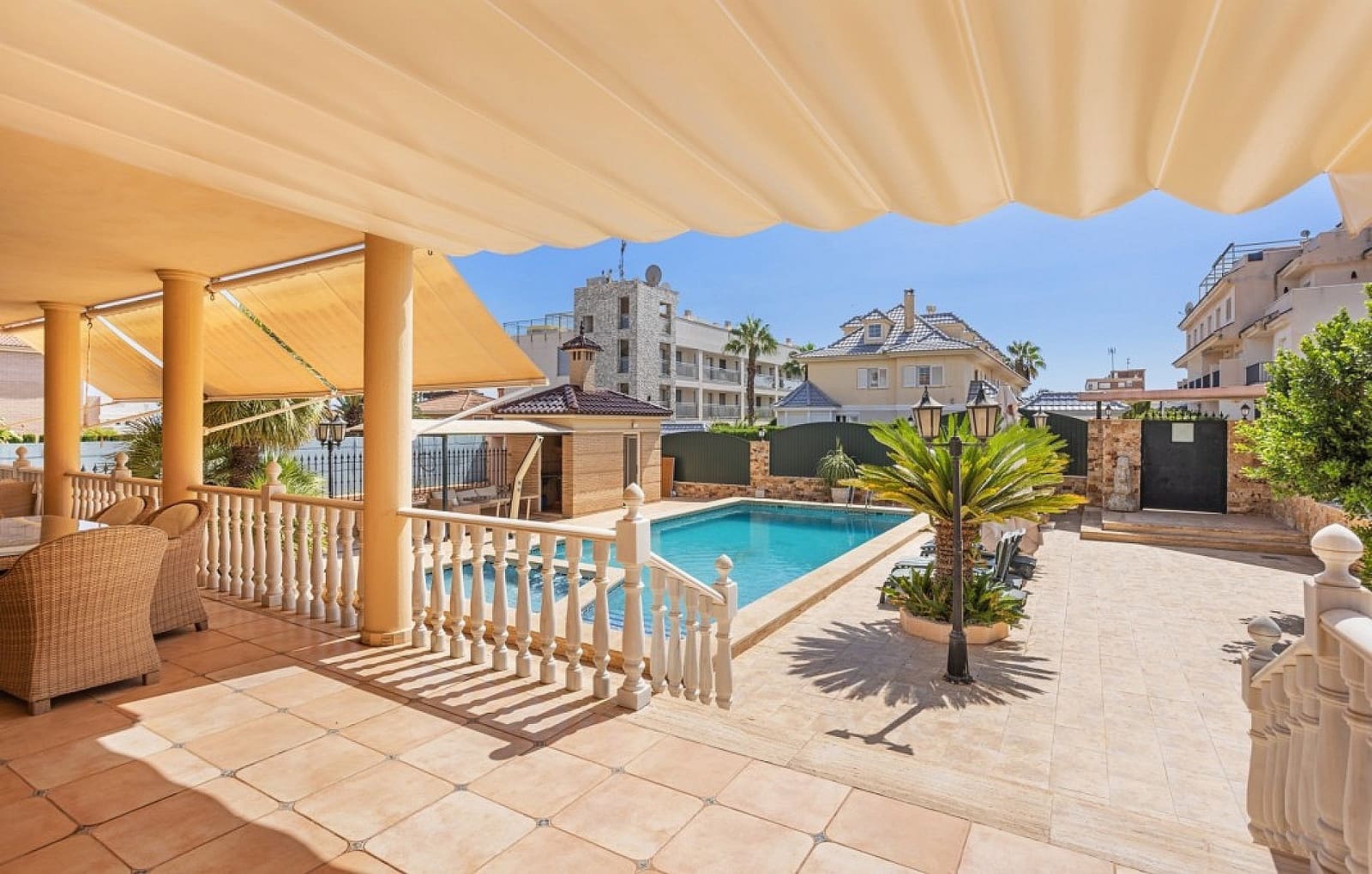 5 bedroom Villa for sale in Torrevieja with pool garage - € 995,000 (Ref: 8047722)