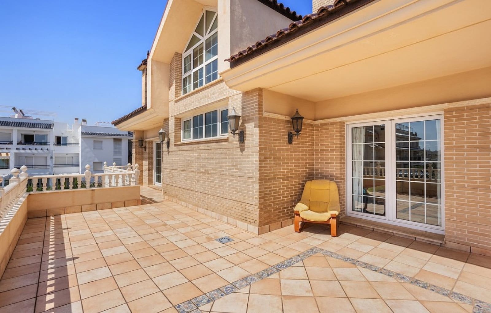 5 bedroom Villa for sale in Torrevieja with pool garage - € 995,000 (Ref: 8047722)