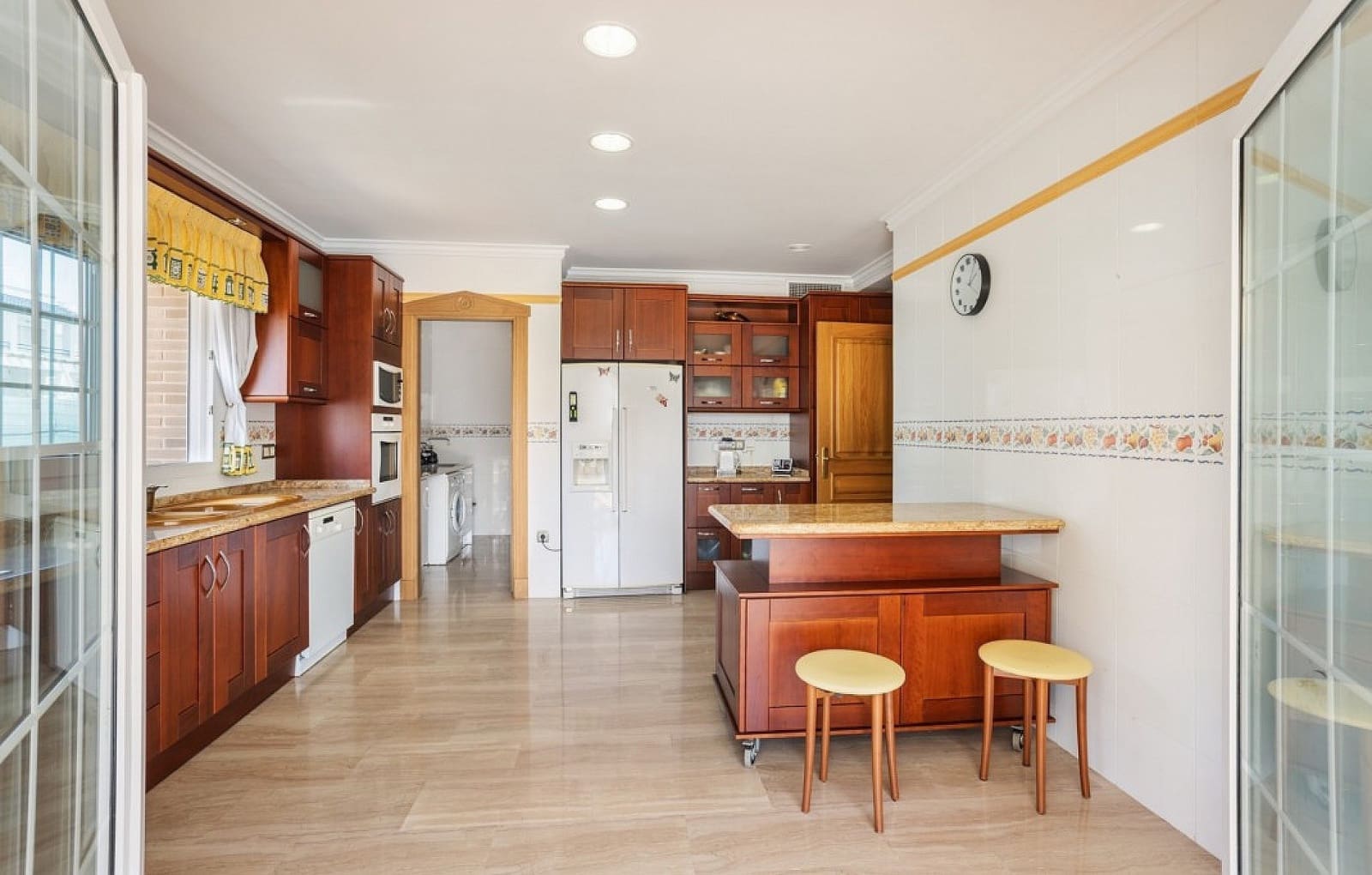 5 bedroom Villa for sale in Torrevieja with pool garage - € 995,000 (Ref: 8047722)