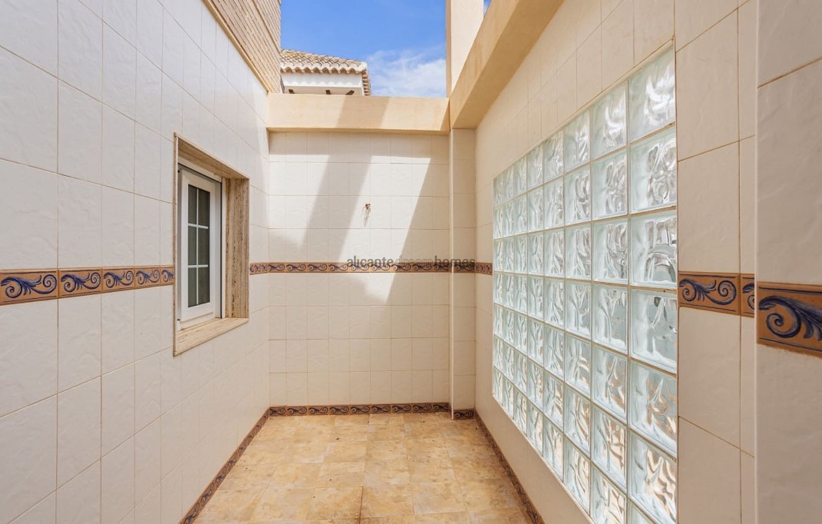 5 chambre Villa/Maison à vendre à Torrevieja avec piscine garage - 995 000 € (Ref: 8047722)