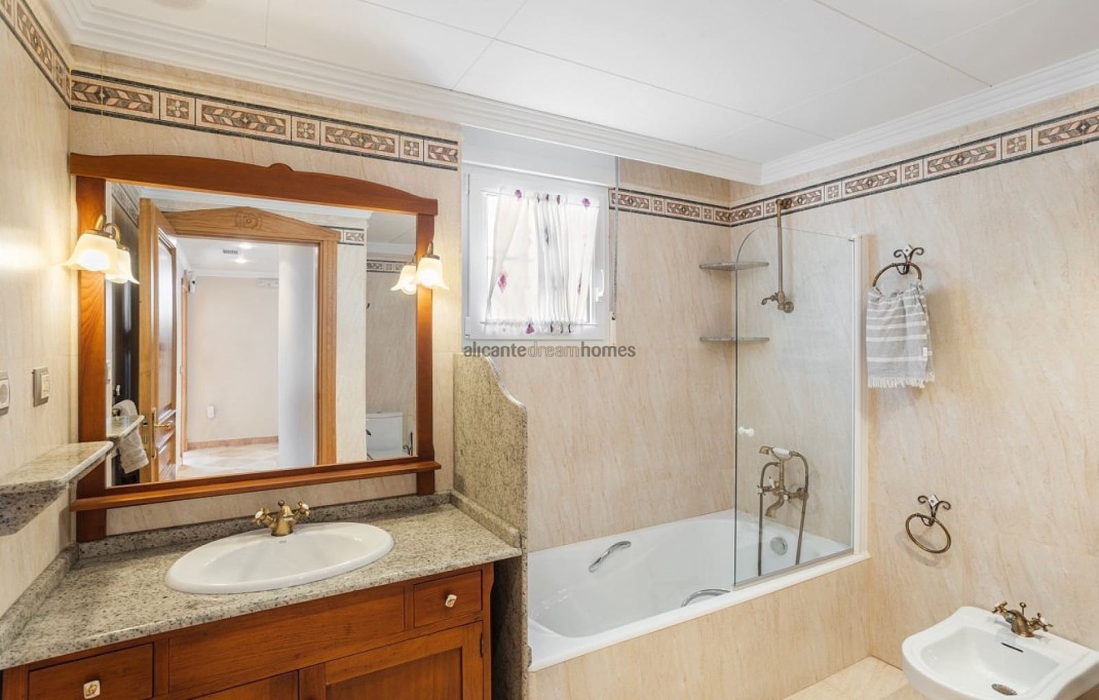 5 chambre Villa/Maison à vendre à Torrevieja avec piscine garage - 995 000 € (Ref: 8047722)