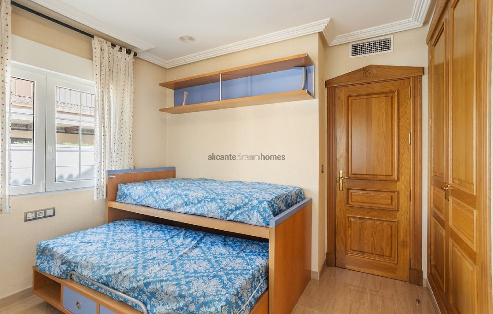 5 chambre Villa/Maison à vendre à Torrevieja avec piscine garage - 995 000 € (Ref: 8047722)