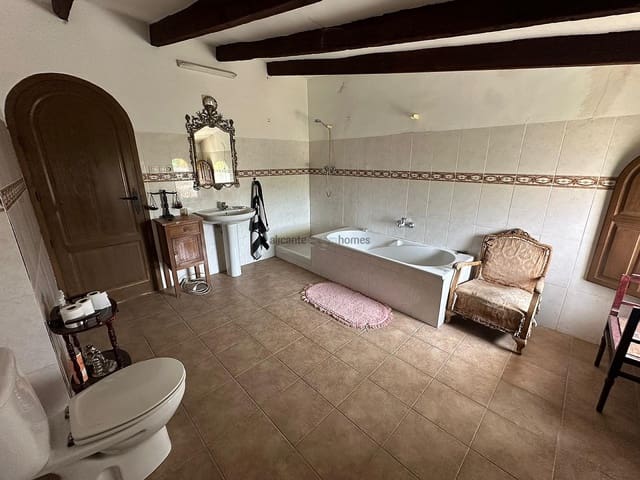 9 soveværelse Finca/Landehus til salg i Novelda med swimmingpool garage - € 399.999 (Ref: 8097150)