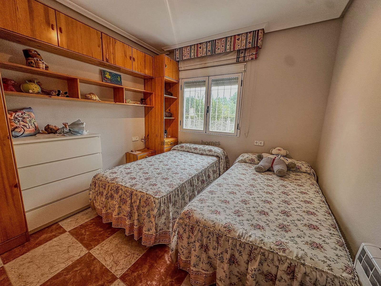 5 slaapkamer Villa te koop in Sax met zwembad garage - € 355.000 (Ref: 8113463)