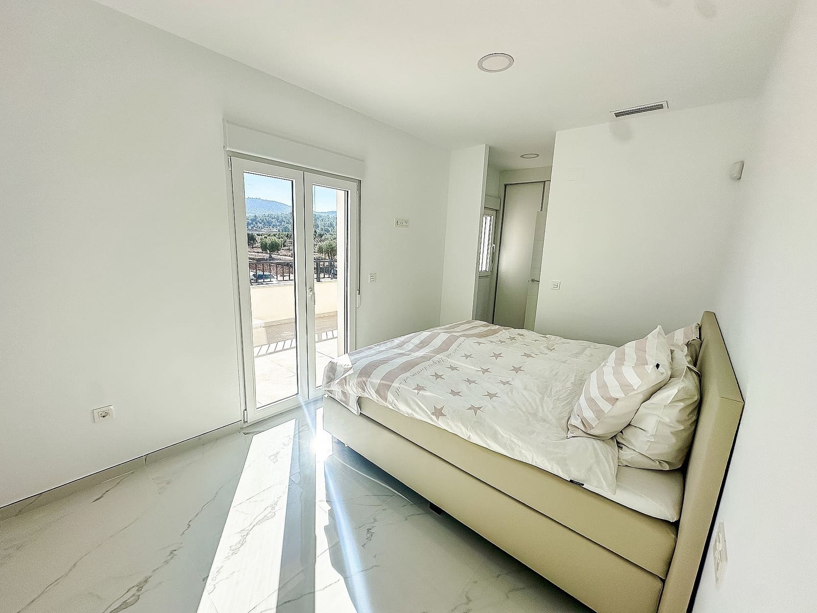 4 soveværelse Villa til salg i Pinoso med swimmingpool garage - € 423.000 (Ref: 8118765)